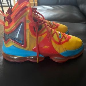 LEBRON NIKE